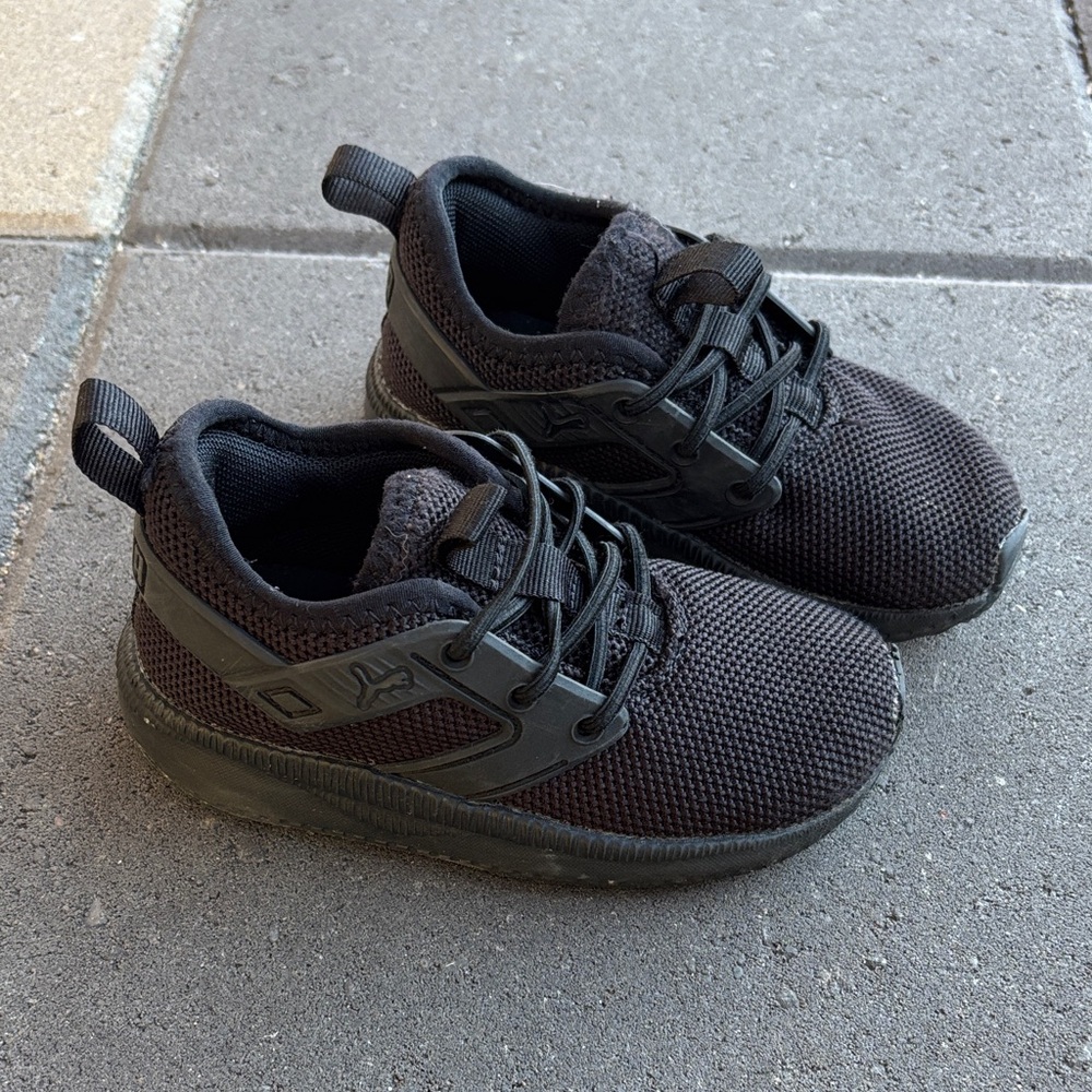 PUMA Sneakers